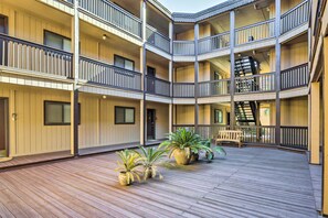Terrace/patio - Top-floor Hilton Head Resort Condo w/ Lagoon View! (Hilton Head Island)