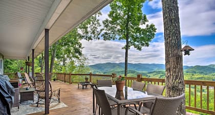 Bring a Pet: Cozy Burnsville Cottage w/ Fire Pit!