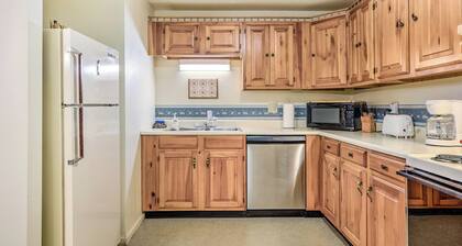 Bartlett Condo ~ 1 Mi to Attitash Resort!