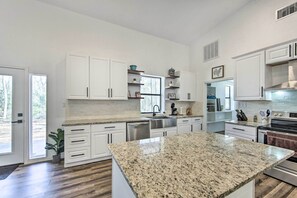Private kitchen - Rural Gilmer House w/ Covered Patio! (Gilmer)