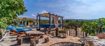 Holiday Home for up to 7 Pool Countryside by sea