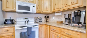 Mccall Vacation Rental ~ 1/2 Mi to Payette Lake!