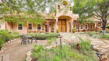 Villa (Multiple Bedrooms) | Front of property