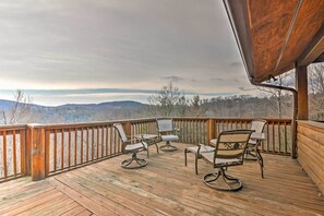 Interior - 'the Cozy Bear Cabin: Upscale Deck & Mtn Views! (Boone)
