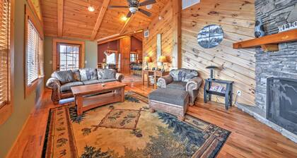 'the Cozy Bear Cabin: Upscale Deck & Mtn Views!