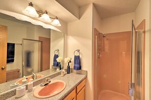 Interior - Scenic Riverview Getaway w/ Screened Porch! (Norfork)