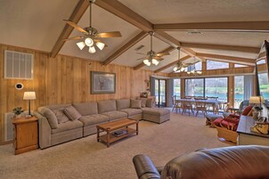 House (5 Bedrooms) | Interior
