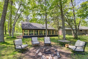 House (2 Bedrooms) | Interior - 1 Mi to Beach & Lake: Breezy Point Cabin w/ Yard! (Pequot Lakes)