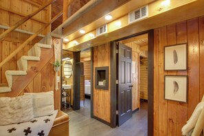 House (2 Bedrooms) | Interior - 1 Mi to Beach & Lake: Breezy Point Cabin w/ Yard! (Pequot Lakes)