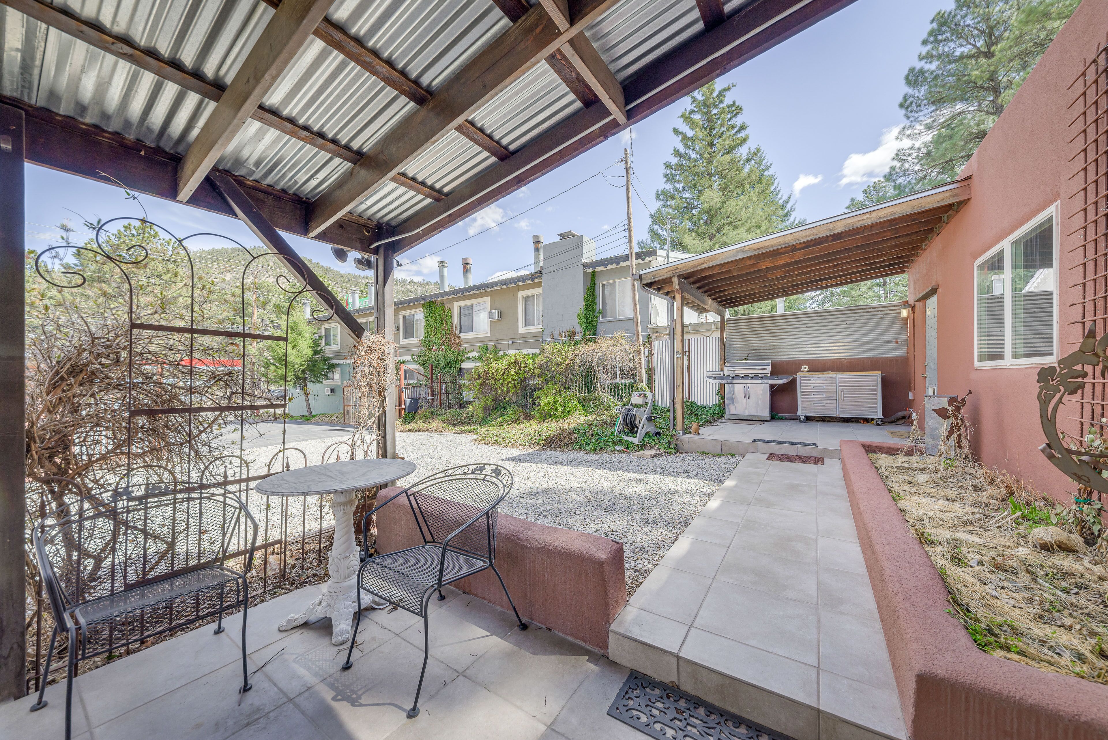 Grand Ruidoso Home w/ Private Hot Tub & Casita!