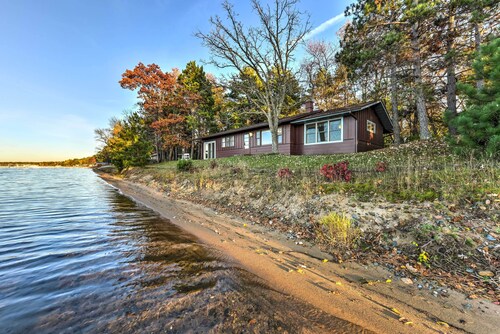 Pelican Lake Cabin: Private Beach + Scenic Sunsets