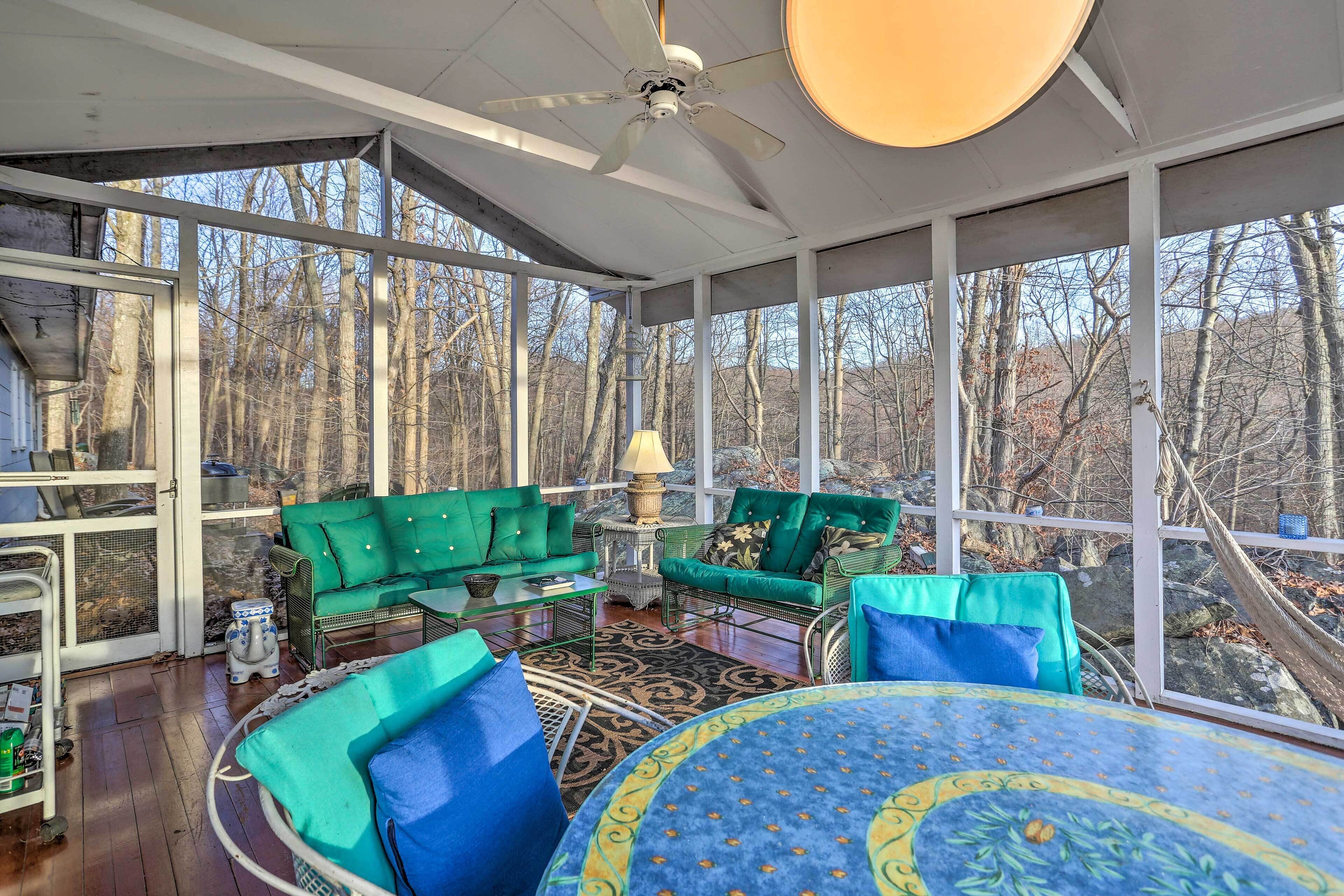 Cozy Garrison Home, 11 Mi to Bear Mountain!