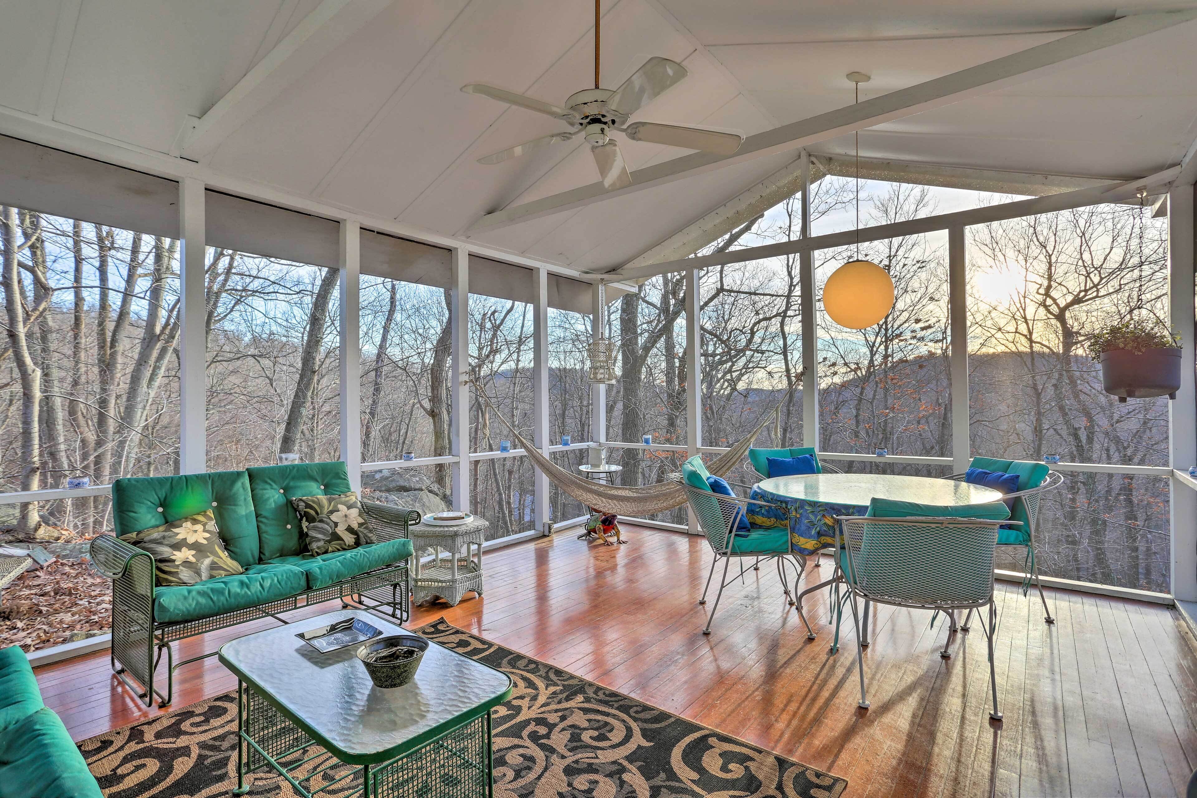 Cozy Garrison Home, 11 Mi to Bear Mountain!