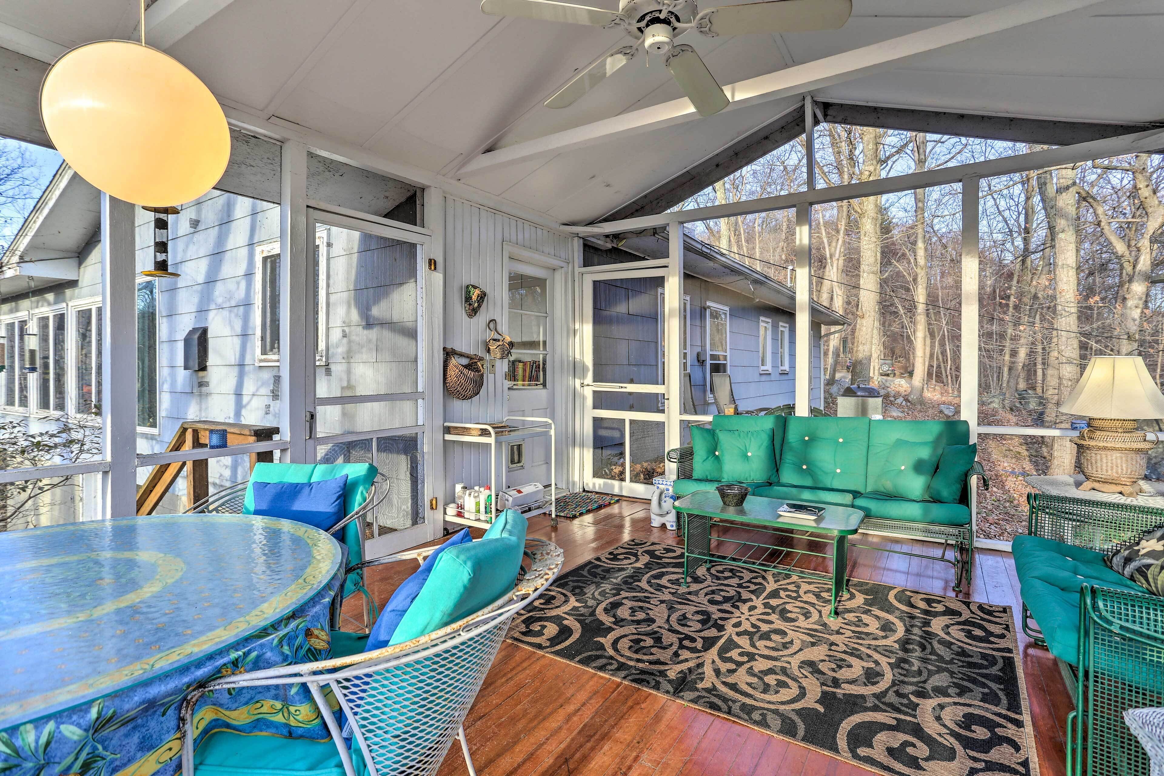 Cozy Garrison Home, 11 Mi to Bear Mountain!