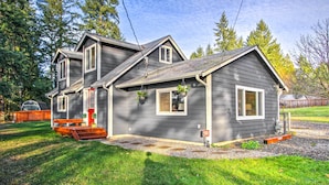 A two-story house with a front porch, a red door, and a mailbox. - Peacock Hill Retreat on 1 Acre, 1 Mi to Harbor (Gig Harbor)