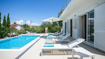 Villa, Smoking | 4 bedrooms, soundproofing