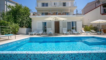 Villa | 4 bedrooms, soundproofing