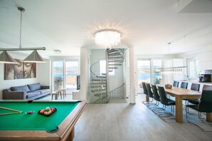 Villa, Smoking
