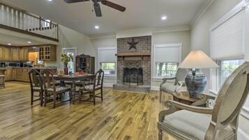 House (4 Bedrooms) | Interior
