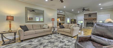 House (4 Bedrooms) | Front of property