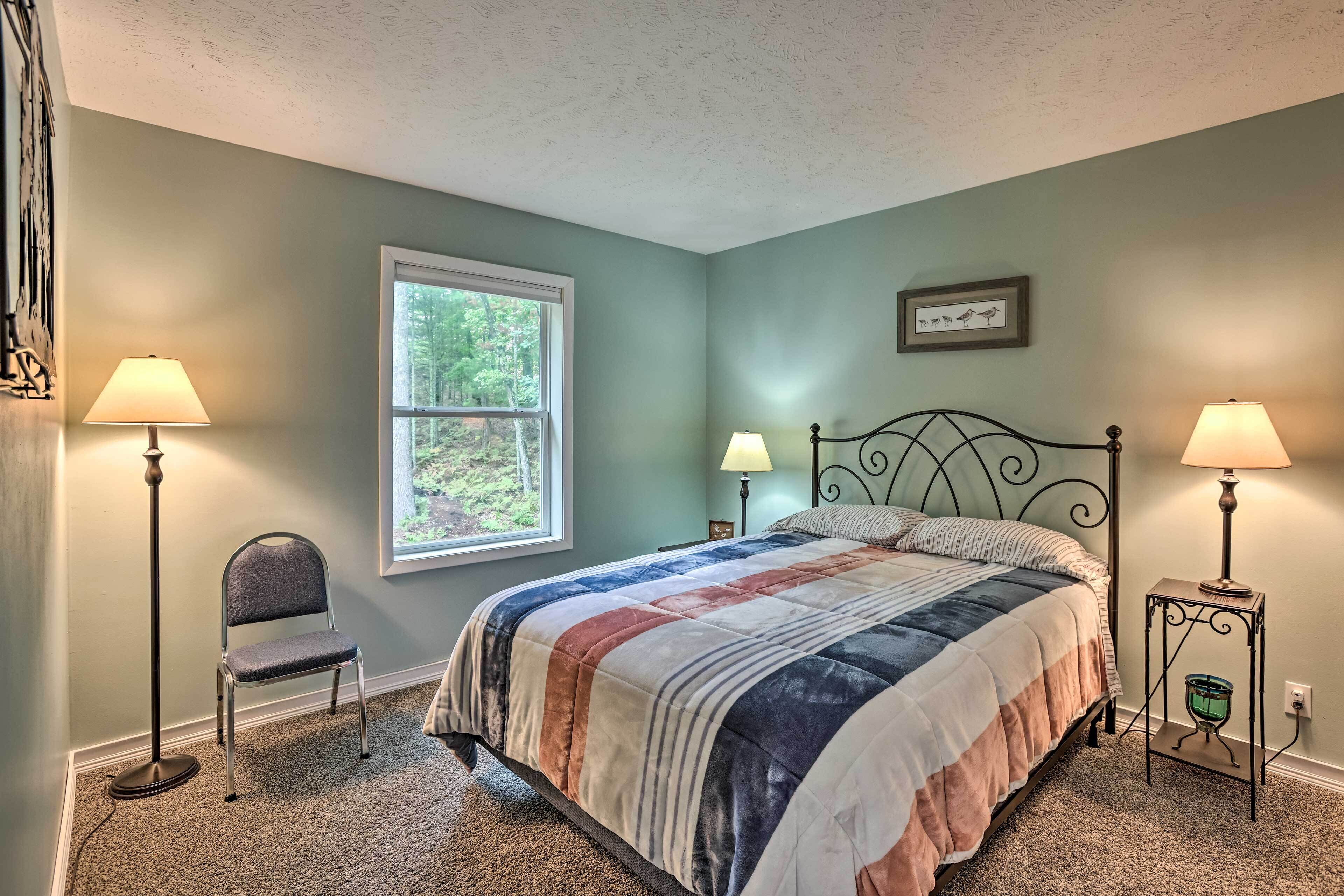 Charming Pentwater Home w/ Fire Pit & Yard!