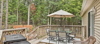 Charming Pentwater Home w/ Fire Pit & Yard!