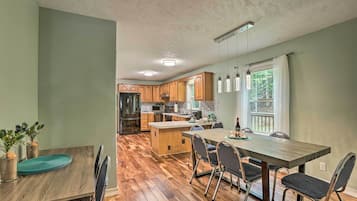 House (4 Bedrooms) | Interior