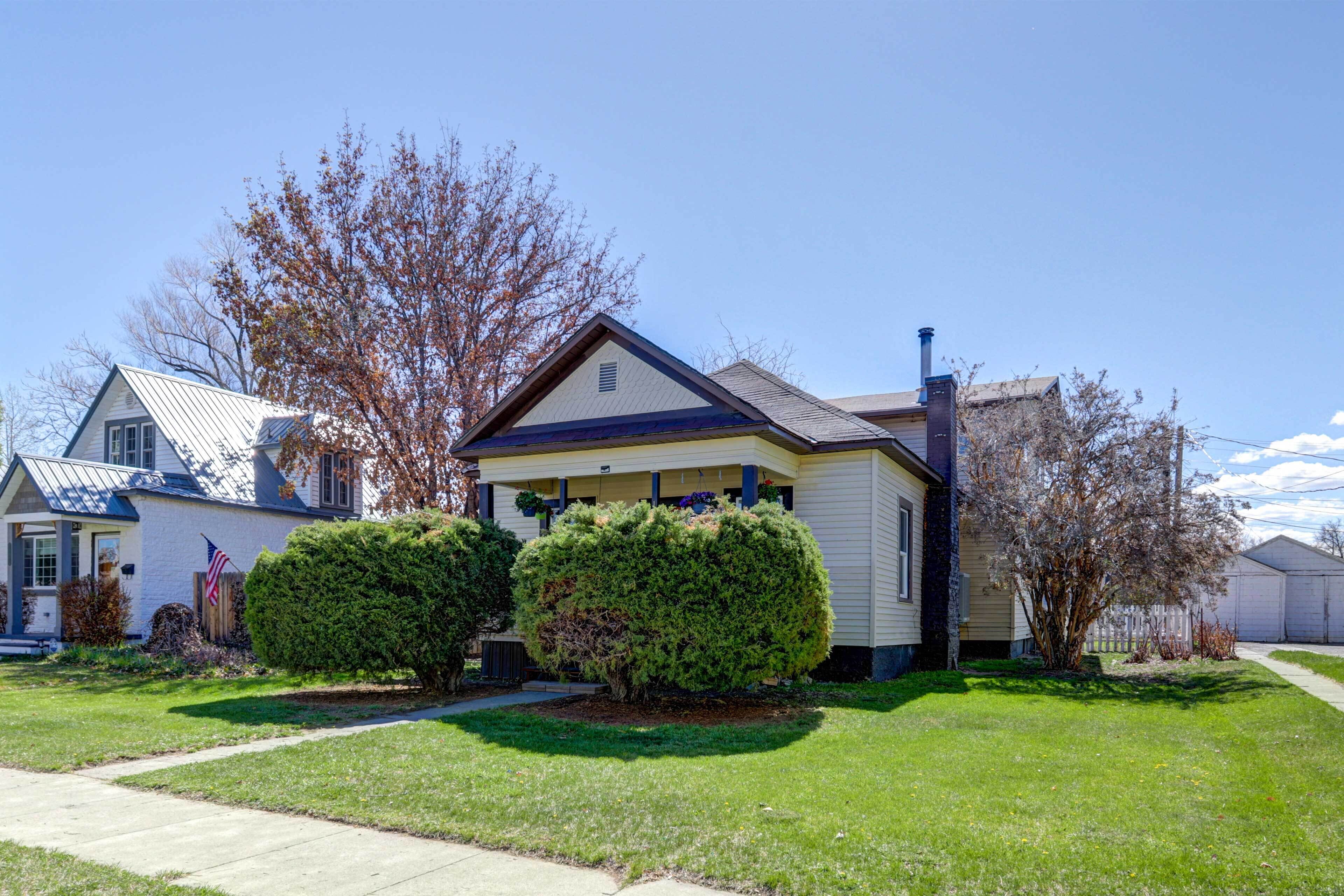 Charming Montrose Family Home: Block to Downtown!