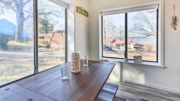 ุงูู
ูุดุฃุฉ ู
ู ุงูุฏุงุฎู