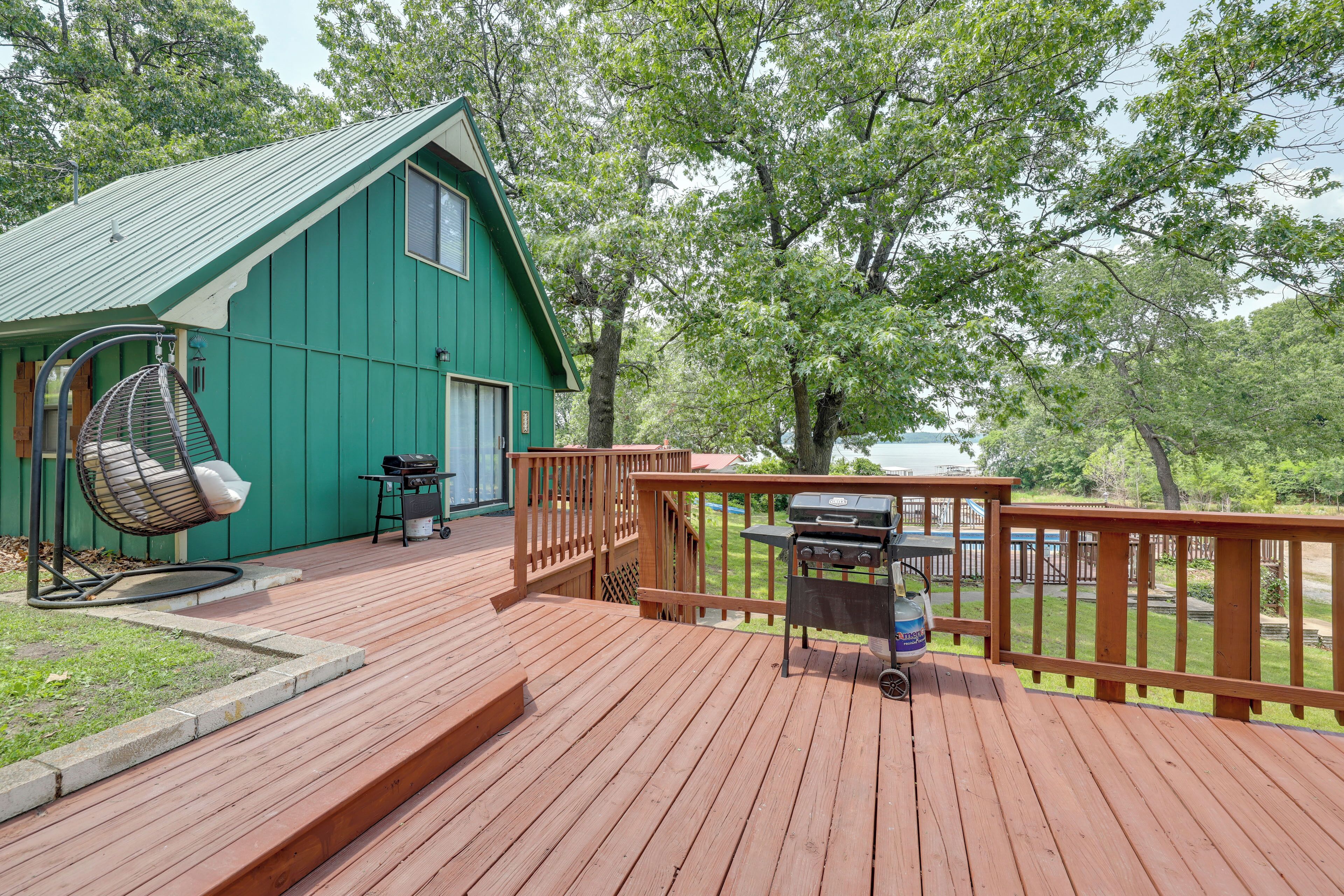 Lakefront Grove Cabin w/ Shared Boat Dock & Pool