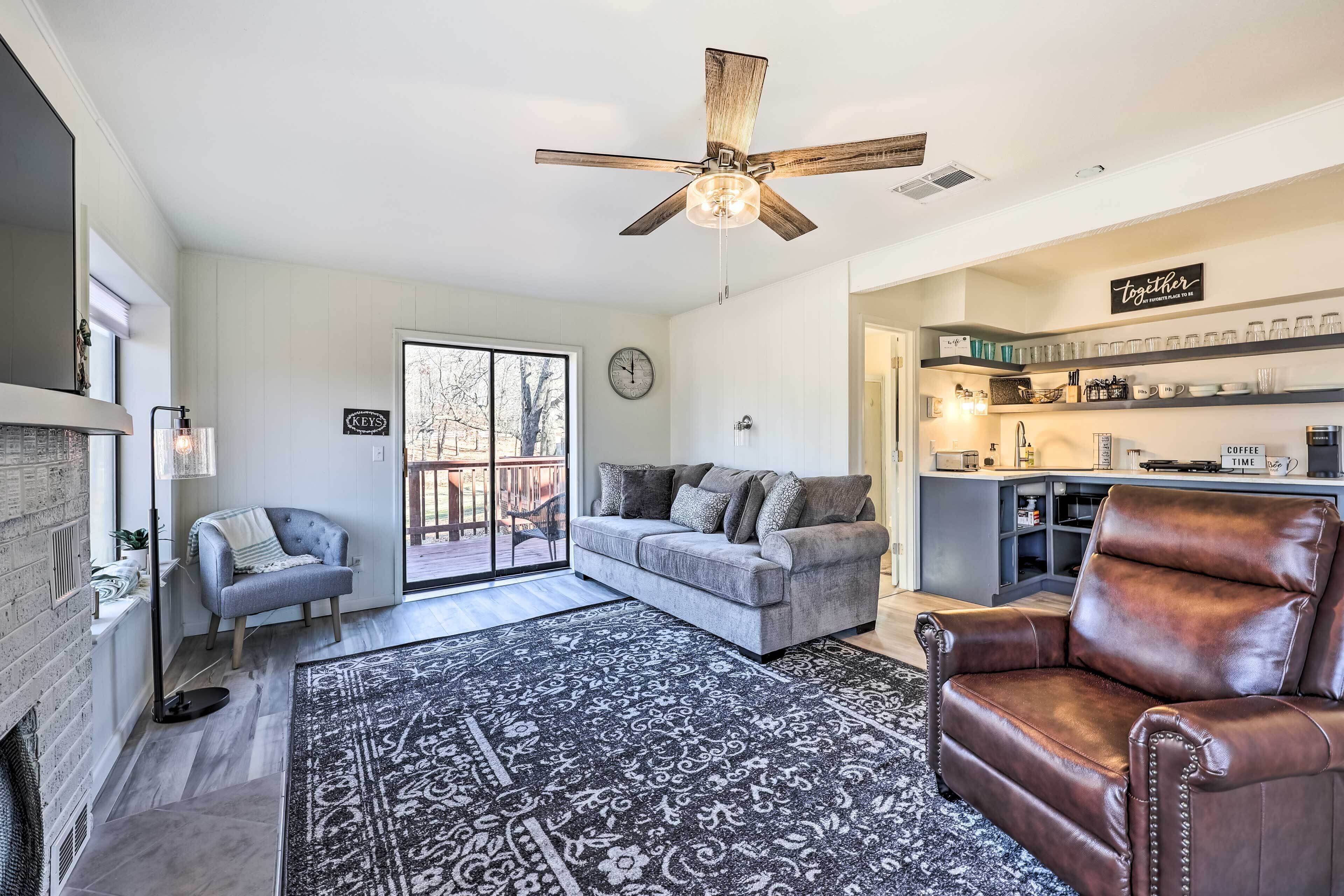 Lakefront Grove Cabin w/ Shared Boat Dock & Pool