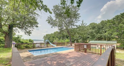 Lakefront Retreat Hot Tub, Pool & Boat Dock