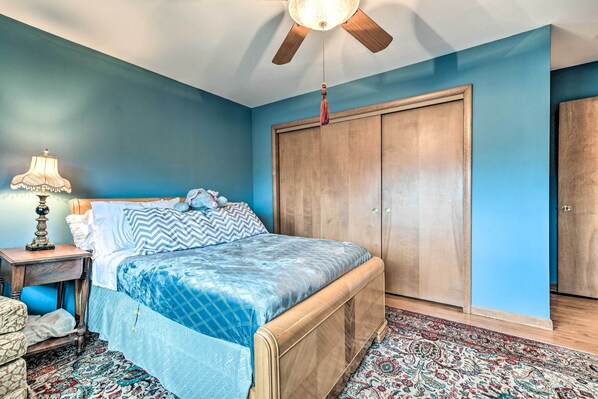 4 habitaciones, tabla de planchar con plancha y ropa de cama