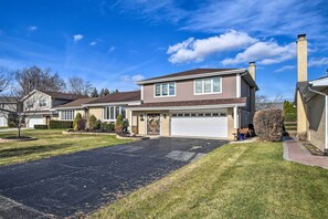 House (4 Bedrooms) | Interior - Elegant Mount Prospect Home w/ Fire Pit! (Mount Prospect)