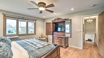 4 kamar tidur, setrika/meja setrika, dan seprai linen