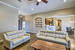 House (4 Bedrooms) | Interior