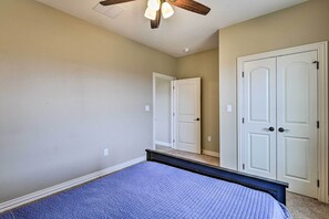 House (4 Bedrooms) | Interior - Secluded Krum Home w/ Patio & Gas Grill! (Krum)