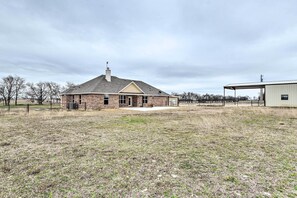 House (4 Bedrooms) | Interior - Secluded Krum Home w/ Patio & Gas Grill! (Krum)