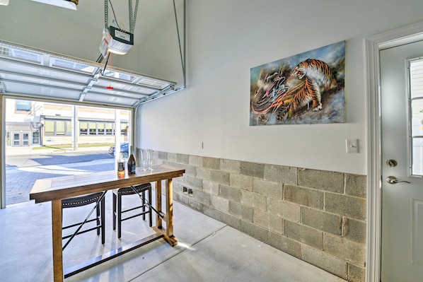 House (5 Bedrooms) | Interior