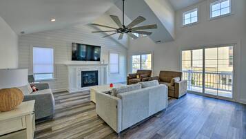 House (5 Bedrooms) | Interior