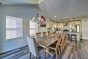 House (5 Bedrooms) | Interior