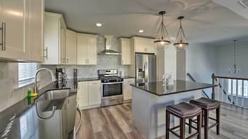 House (5 Bedrooms) | Interior