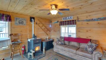 House (2 Bedrooms) | Interior