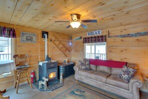 House (2 Bedrooms) | Interior