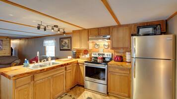 House (2 Bedrooms) | Interior