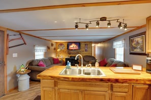 House (2 Bedrooms) | Interior