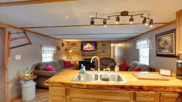 House (2 Bedrooms) | Interior