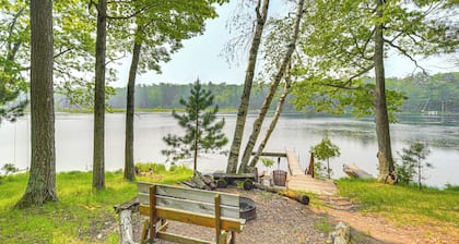 Four-season Lake Cabin w/ Canoe & Paddle Boat!