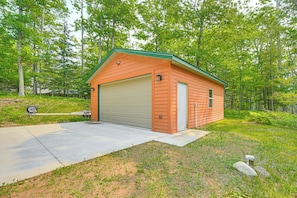 House (2 Bedrooms) | Interior - Four-season Lake Cabin w/ Canoe & Paddle Boat! (Gordon)