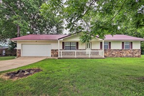 House (3 Bedrooms) | Exterior